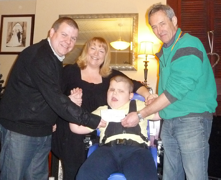 Rotary-Club-of-southport-links-president-john-doyle-with Harry-Nellist-and-Family